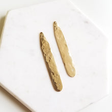 Load image into Gallery viewer, Brass Collar Stays