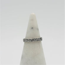 Load image into Gallery viewer, Fleur Sterling Ring Band - Size 6
