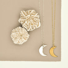 Load image into Gallery viewer, Crescent Moon Necklace