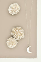 Load image into Gallery viewer, Crescent Moon Necklace