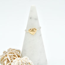 Load image into Gallery viewer, Tiny Heart Ring