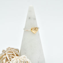 Load image into Gallery viewer, Tiny Heart Ring