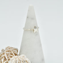 Load image into Gallery viewer, Tiny Star Ring