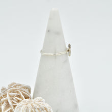 Load image into Gallery viewer, Tiny Star Ring