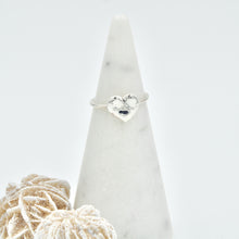 Load image into Gallery viewer, Tiny Heart Ring