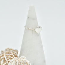 Load image into Gallery viewer, Tiny Heart Ring