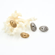Load image into Gallery viewer, Shell Stud Earrings
