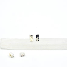 Load image into Gallery viewer, Hammered Bar Studs