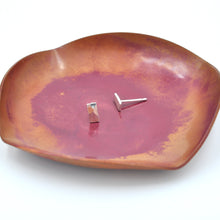 Load image into Gallery viewer, Hammered Bar Studs