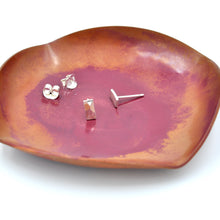 Load image into Gallery viewer, Hammered Bar Studs