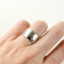 Load image into Gallery viewer, Diamond Pattern Cigar Band Ring