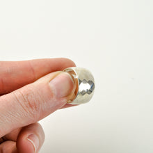 Load image into Gallery viewer, Diamond Pattern Cigar Band Ring