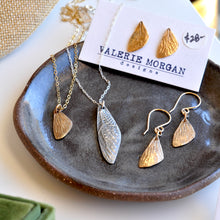 Load image into Gallery viewer, Large Cicada Wing Necklace