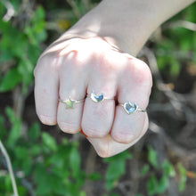 Load image into Gallery viewer, Tiny Heart Ring