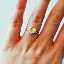 Load image into Gallery viewer, Tiny Heart Ring