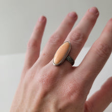 Load image into Gallery viewer, Spiny Oyster Shell Ring - Size 7
