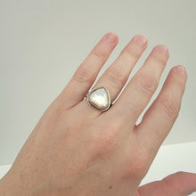 Load image into Gallery viewer, Two Tone Mother of Pearl Ring with Decorative Band - Size 6
