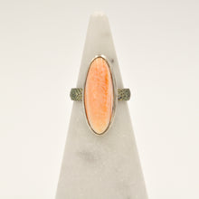 Load image into Gallery viewer, Spiny Oyster Shell Ring - Size 7
