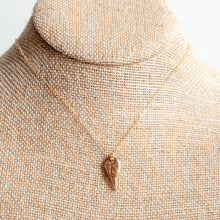 Load image into Gallery viewer, Small Leaf Necklace
