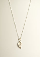 Load image into Gallery viewer, Small Leaf Necklace
